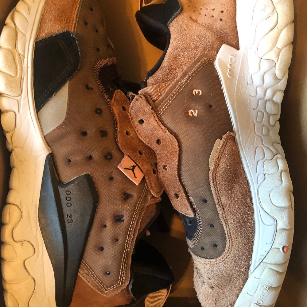 Jordan delta 2 size 10.5 brown